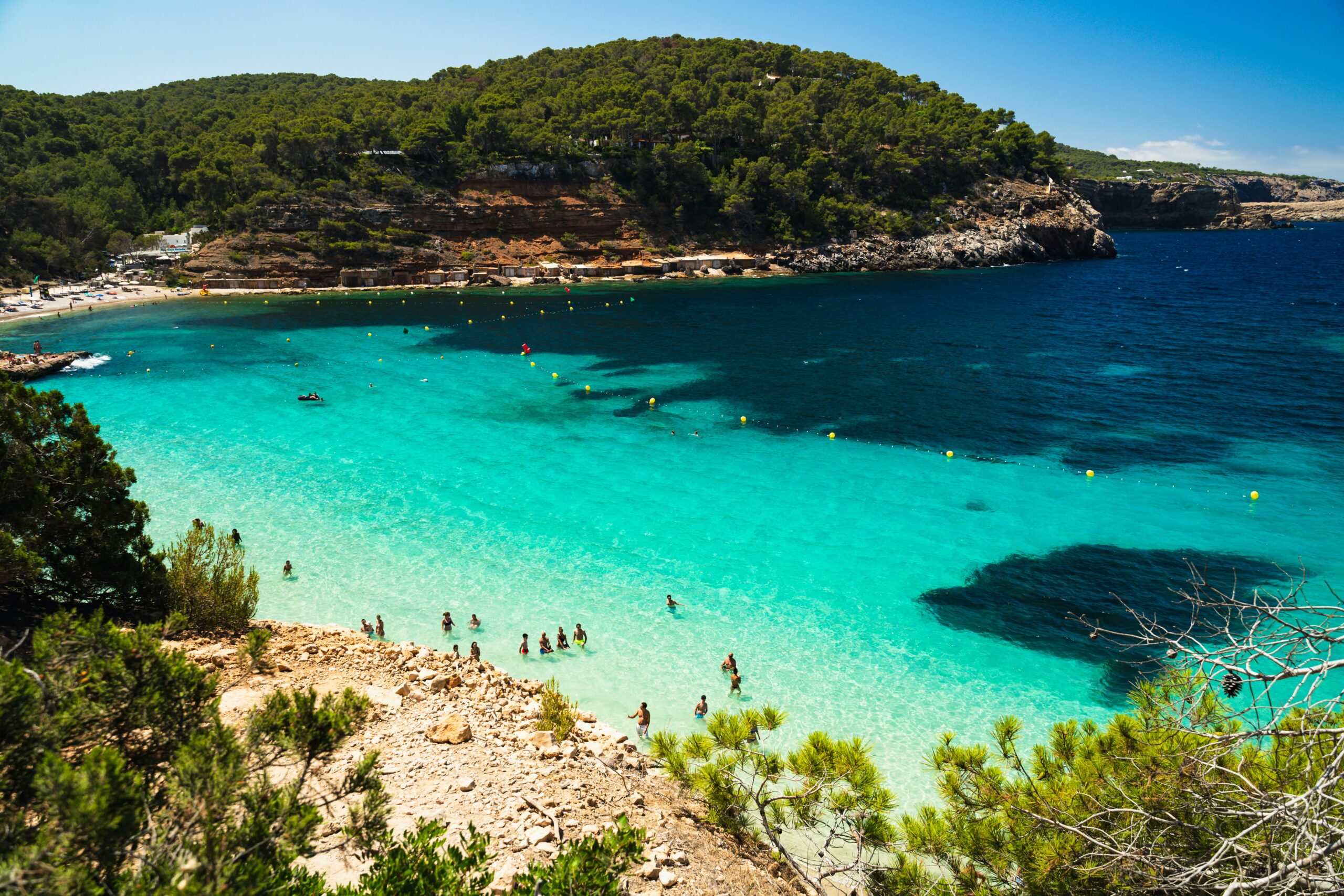 Descubra Ibiza: A Ilha das Emoções e Beleza Mediterrânea